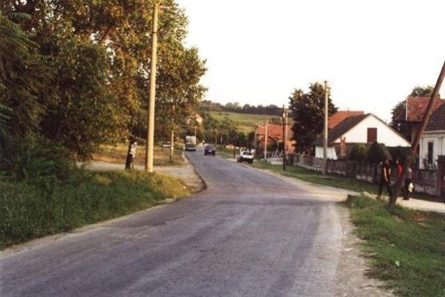 kusiljevo-glavna_ulica_02_30082001_small